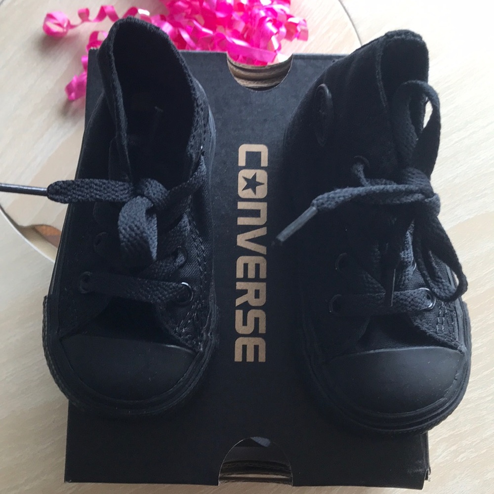 Converse - Picture 2 of 4